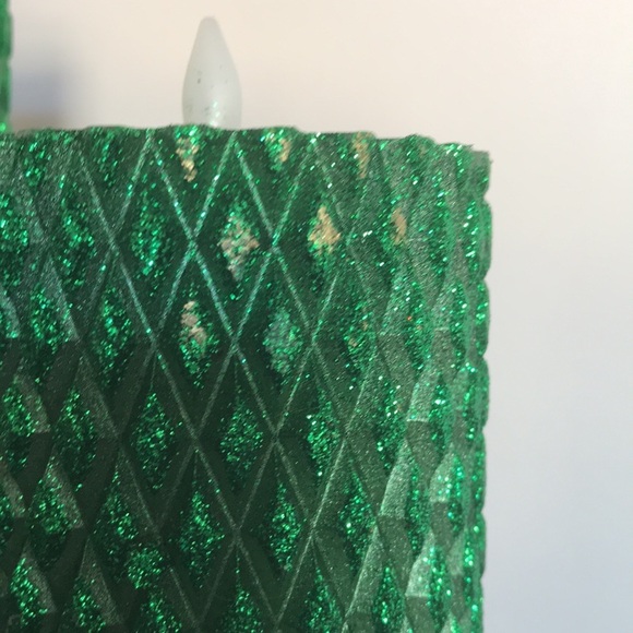 Three green flameless candles with remote control timer - Picture 9 of 9